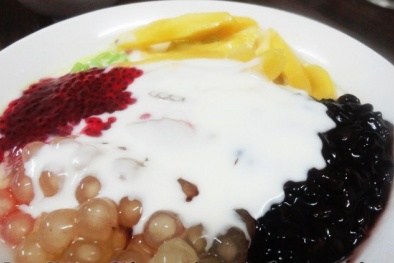 Cẩn thận với nguyên liệu trôi nổi trong sữa chua mít